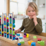 משחק מונטסורי - השחלת חרוזים מעץ מיון צורות וצבעים
