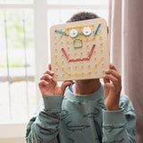 לוח מסמרים וגומיות