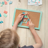 לוח שעם לבניית דגמים עם פטיש ומסמרים